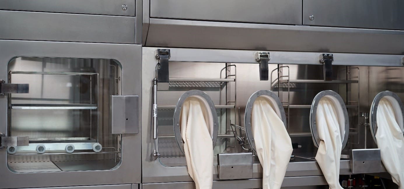 phase-4-isolateur Aseptic Isolator for Filling Vials and Syringes