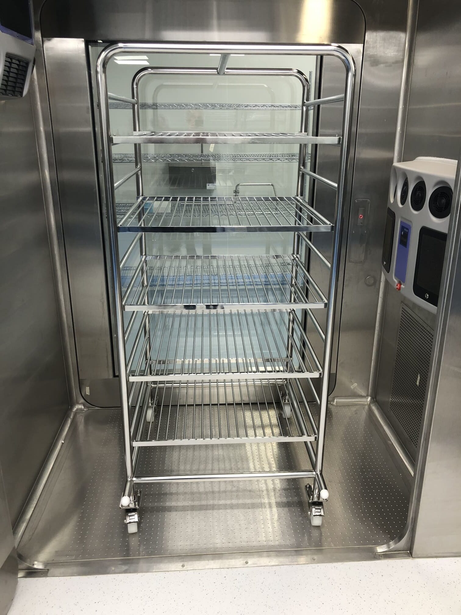 316L Stainless Steel Transfer Trolley for Grade B Areas 316L Stainless Steel Transfer Trolley for Grade B Areas